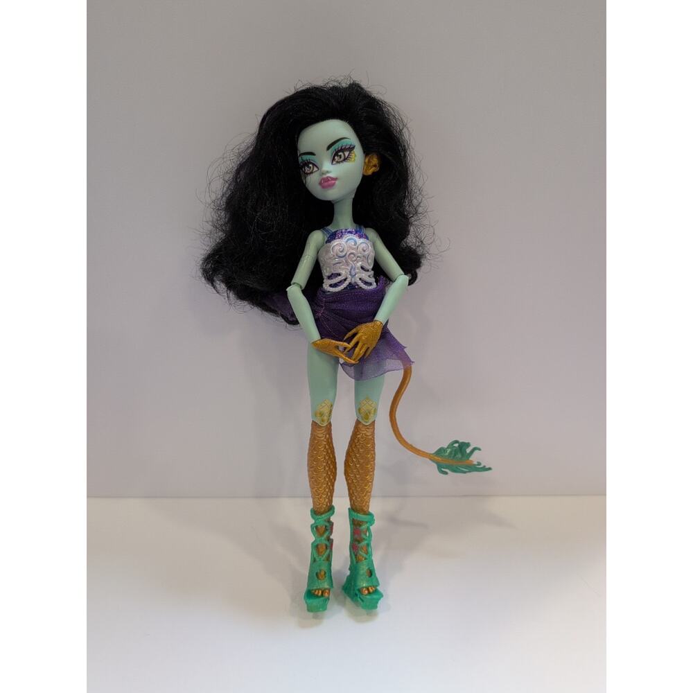 Monster High Skulltimate Secrets 7 Gore-Geous Oasis‎ Jinafire